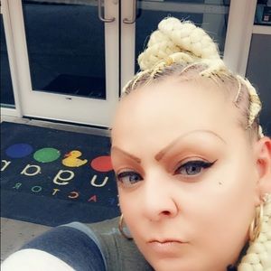 Meet your Posher, Kindra